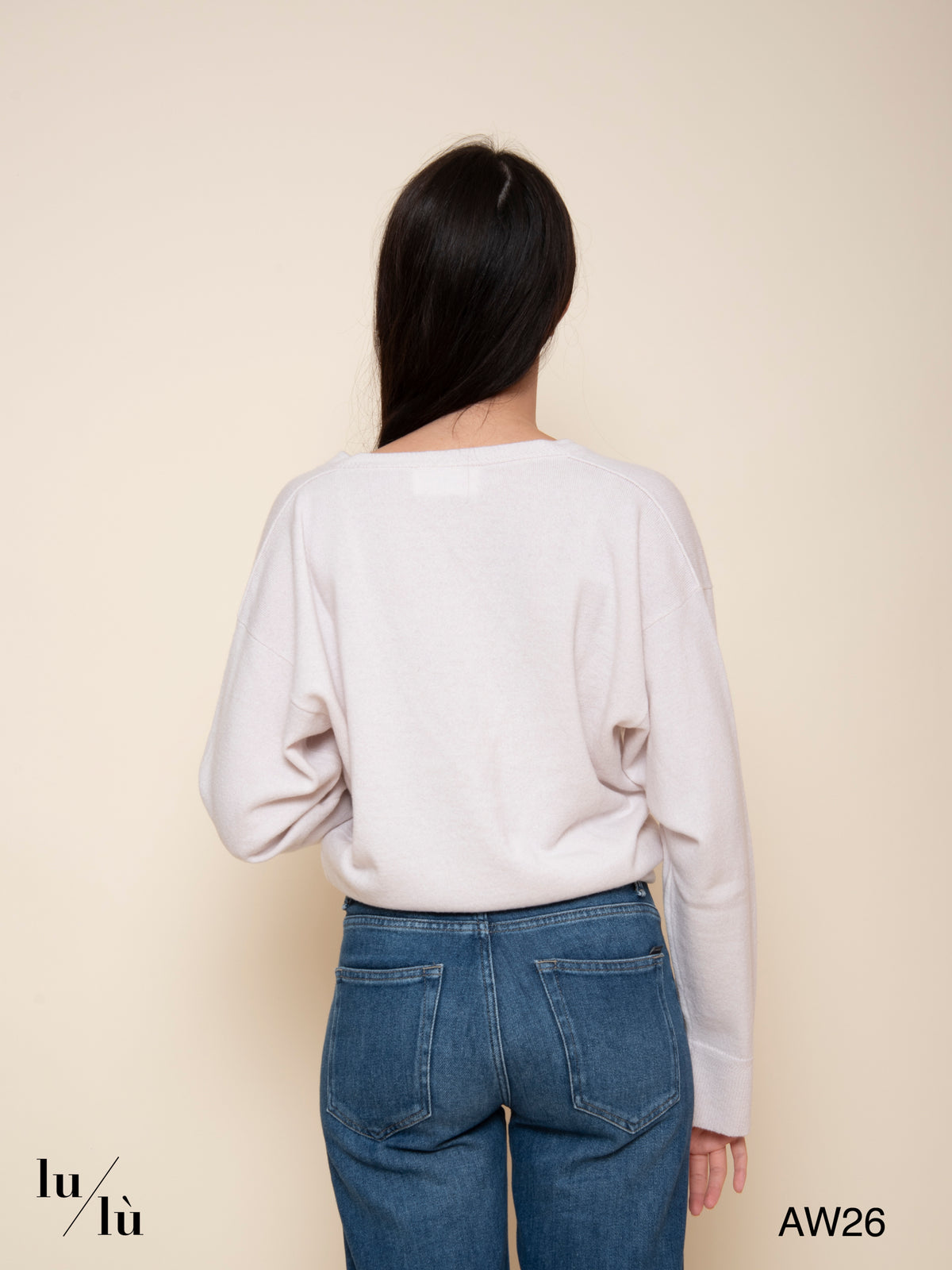 April - Maglia in lana con scollo profondo