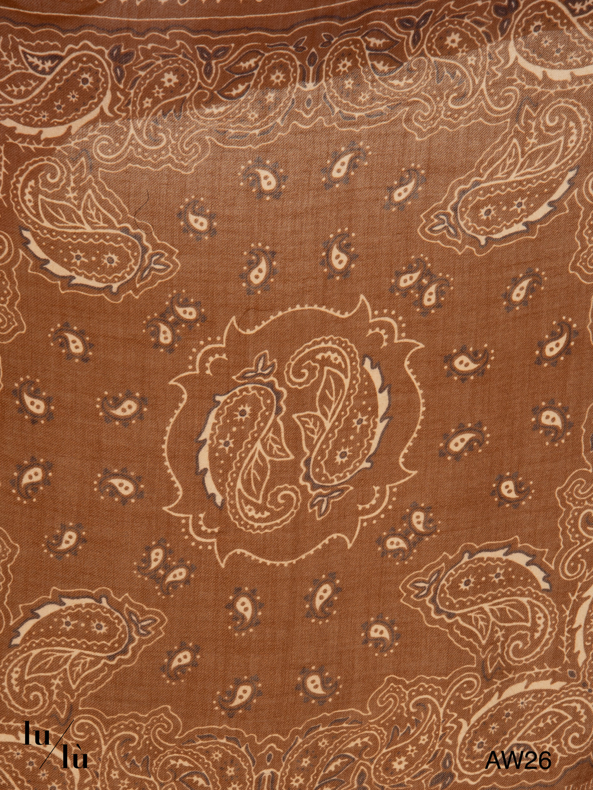 Kara Caramel - Foulard quadrato in lana con stampa paisley