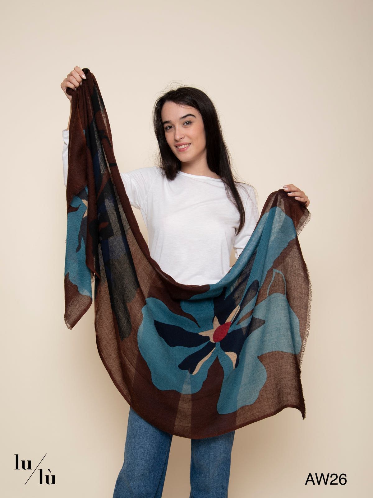 Iris - Sciarpa in 100% lana con maxi fiore