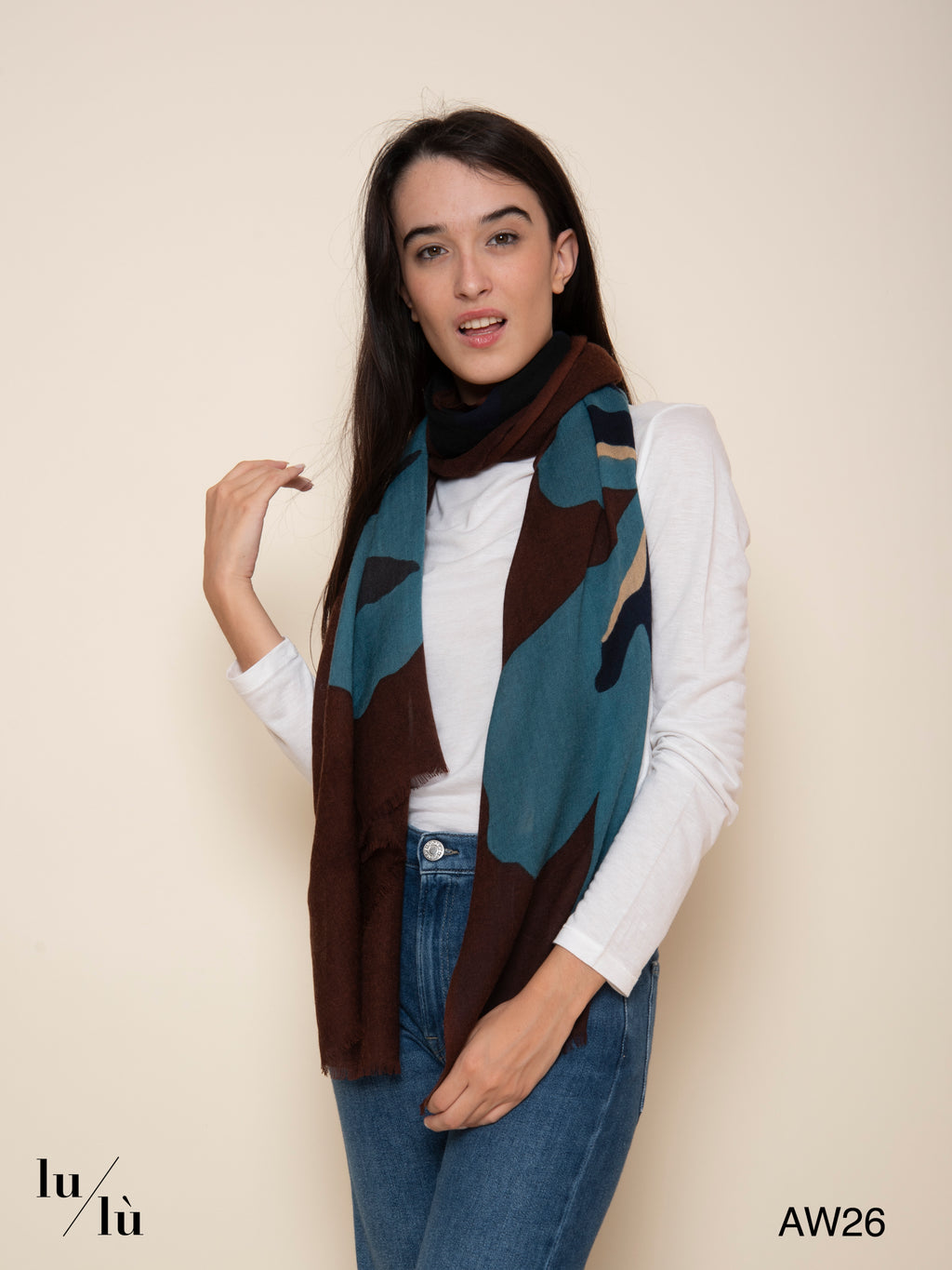 Iris - Sciarpa in 100% lana con maxi fiore