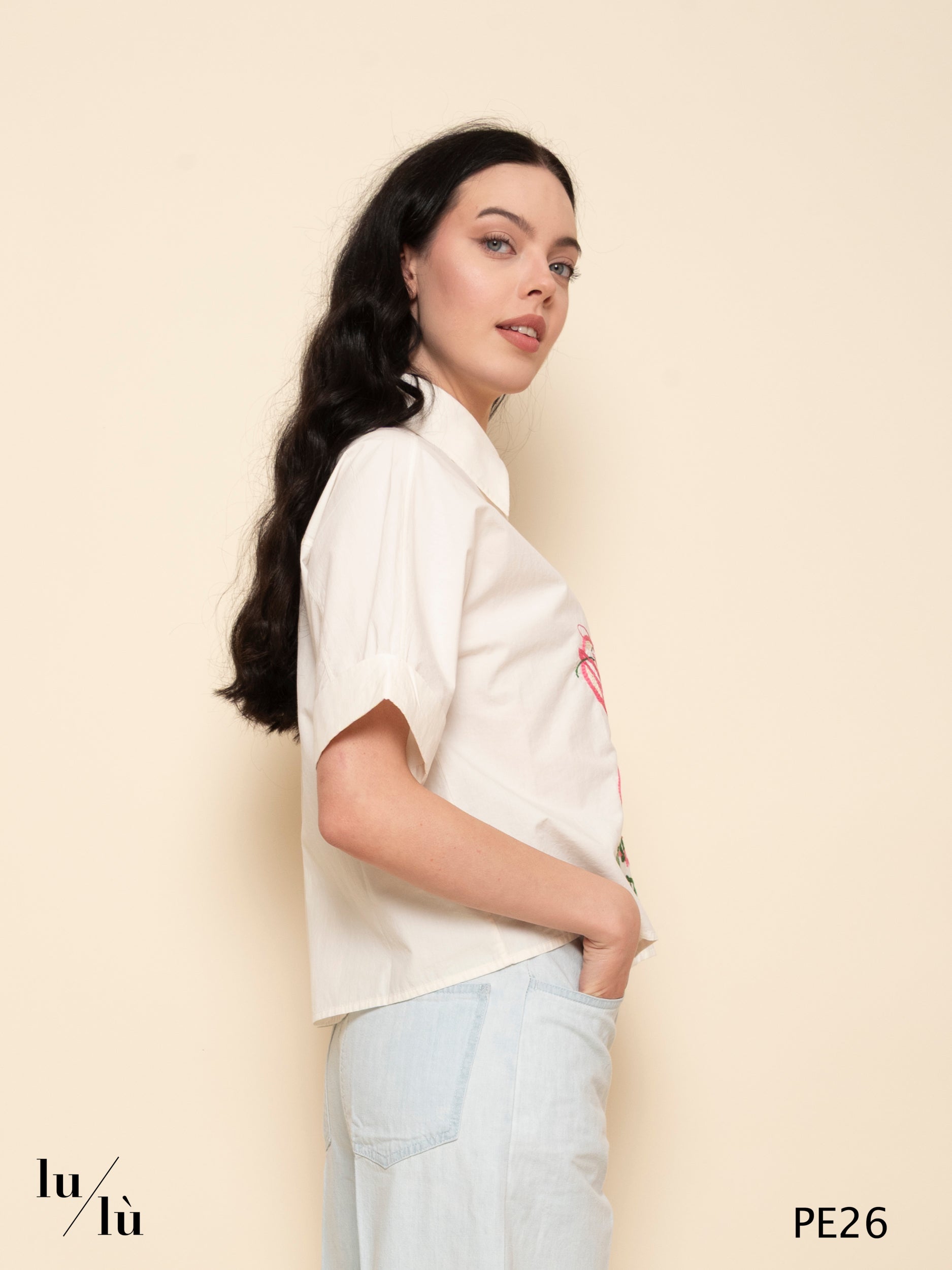 Alba - Camicia cropped in popeline di cotone con ricamo floreale