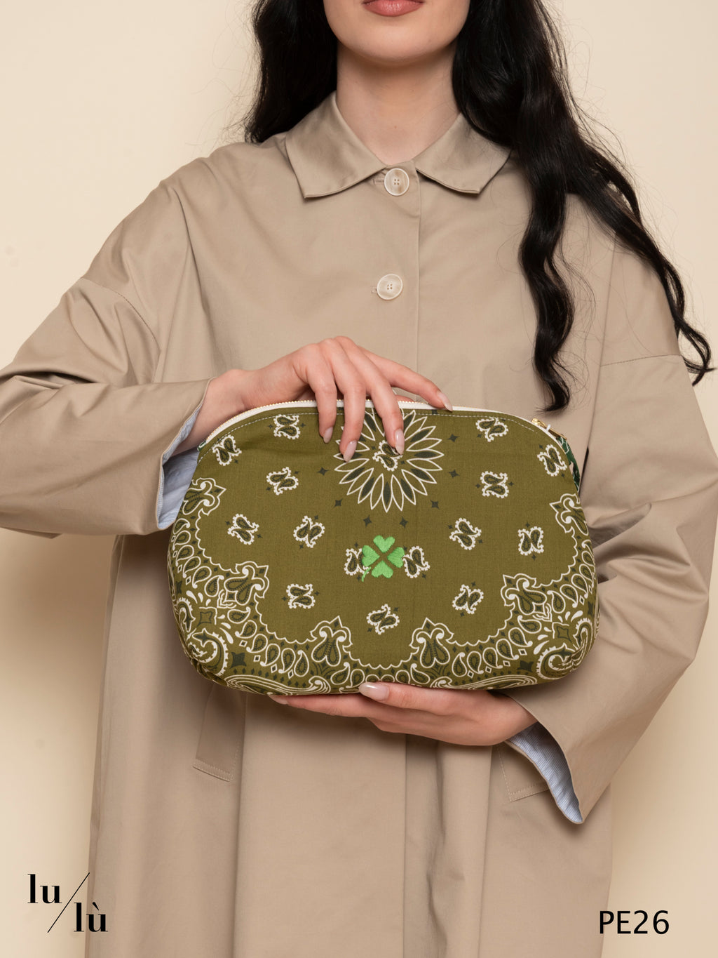 Mindy - Pochette bandana ricamata quadrifoglio in cotone