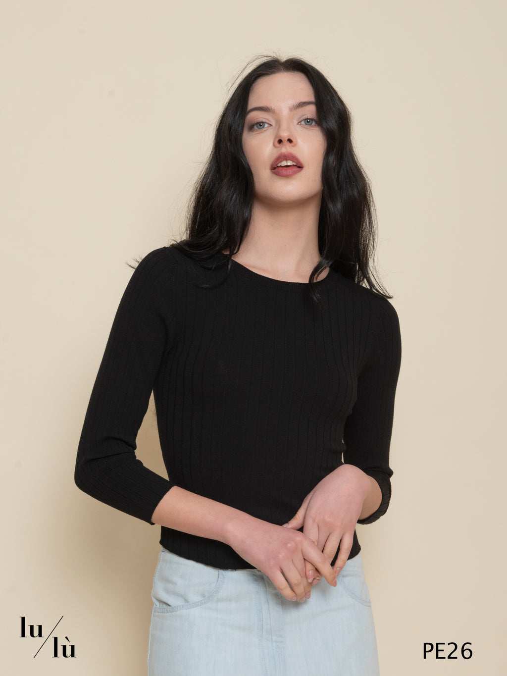 Camilla - Maglia donna a costine con scollo sul retro