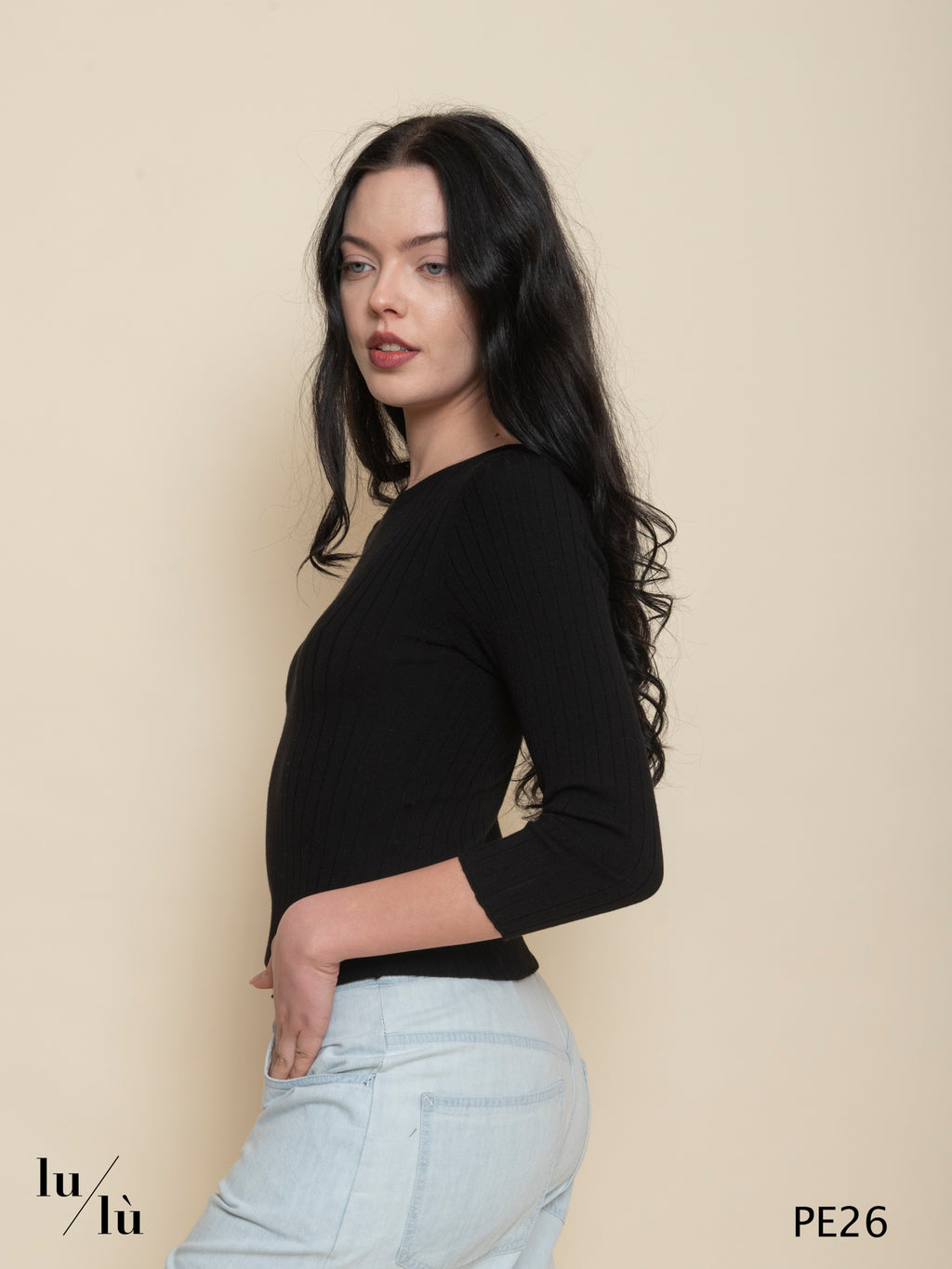 Camilla - Maglia donna a costine con scollo sul retro