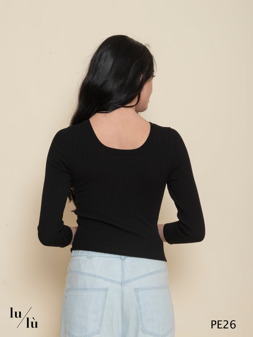 Camilla - Maglia donna a costine con scollo sul retro