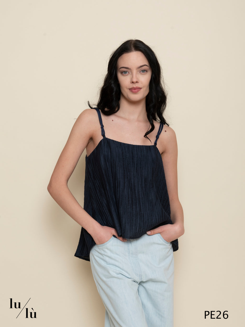 Anthea - Top donna in tessuto stropicciato con spalline sottili