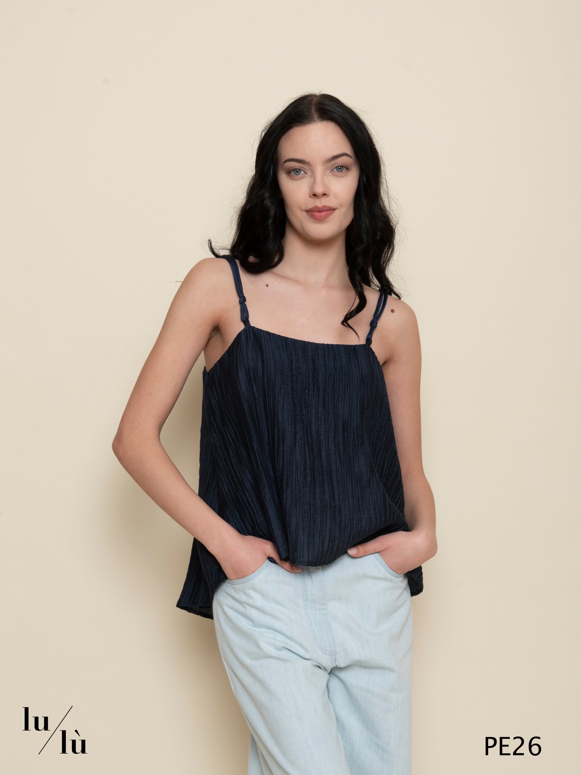 Anthea - Top donna in tessuto stropicciato con spalline sottili