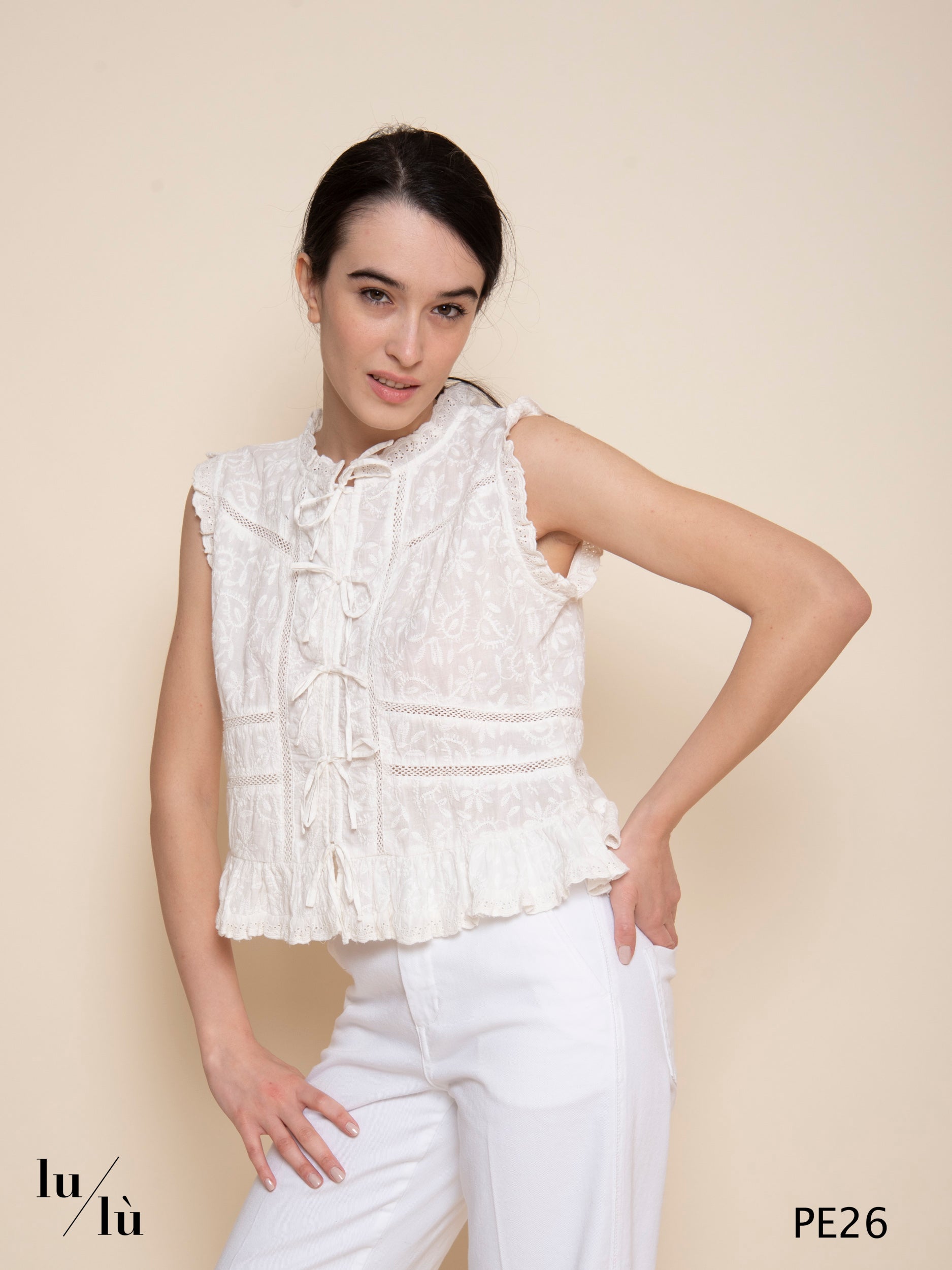 Camilla - Top donna ricamato con laccetti