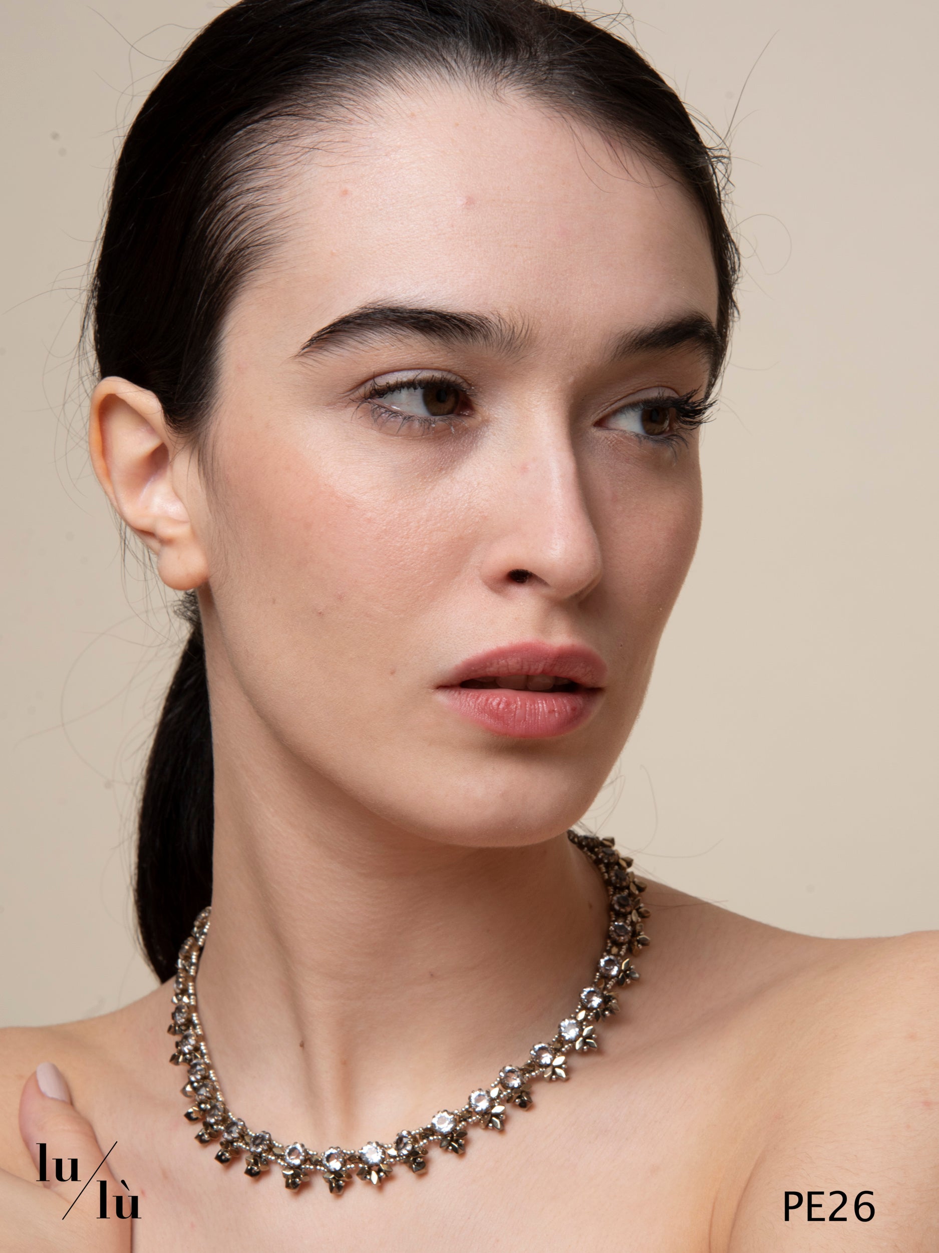 Merletto - Girocollo floreale con cristalli ed ematite