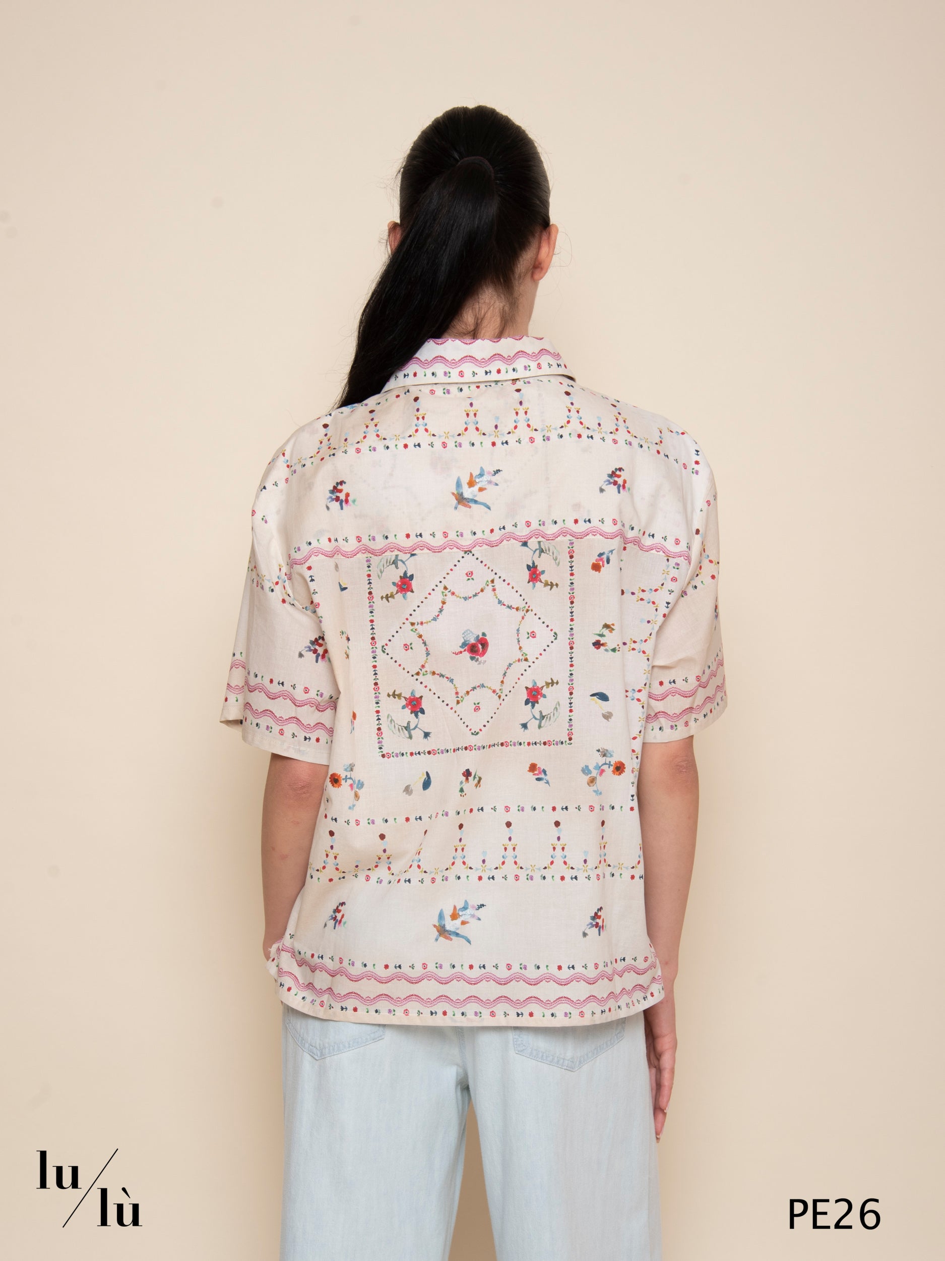 Raya - Camicia boxy in cotone a manica corta con stampa foulard