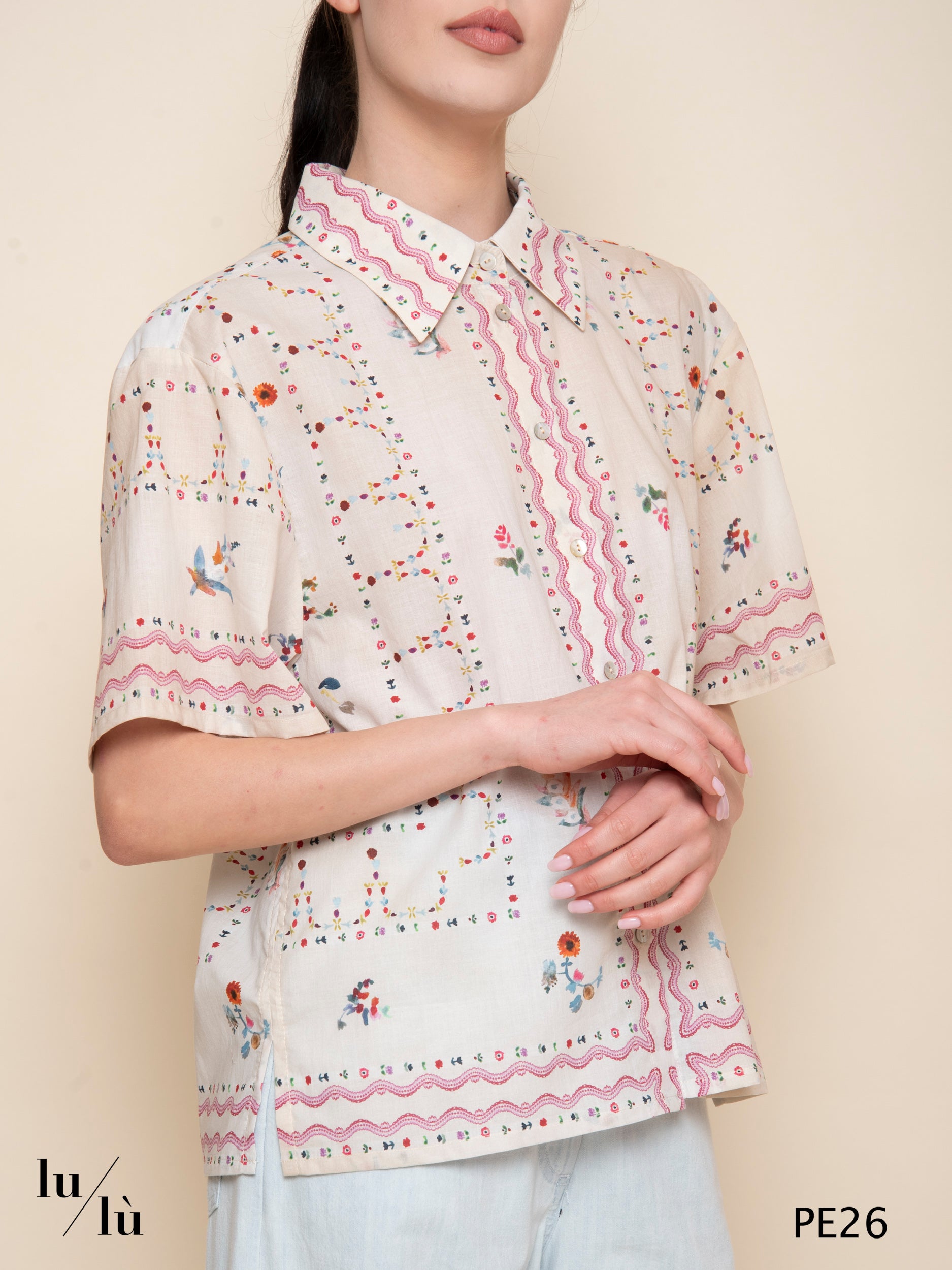 Raya - Camicia boxy in cotone a manica corta con stampa foulard