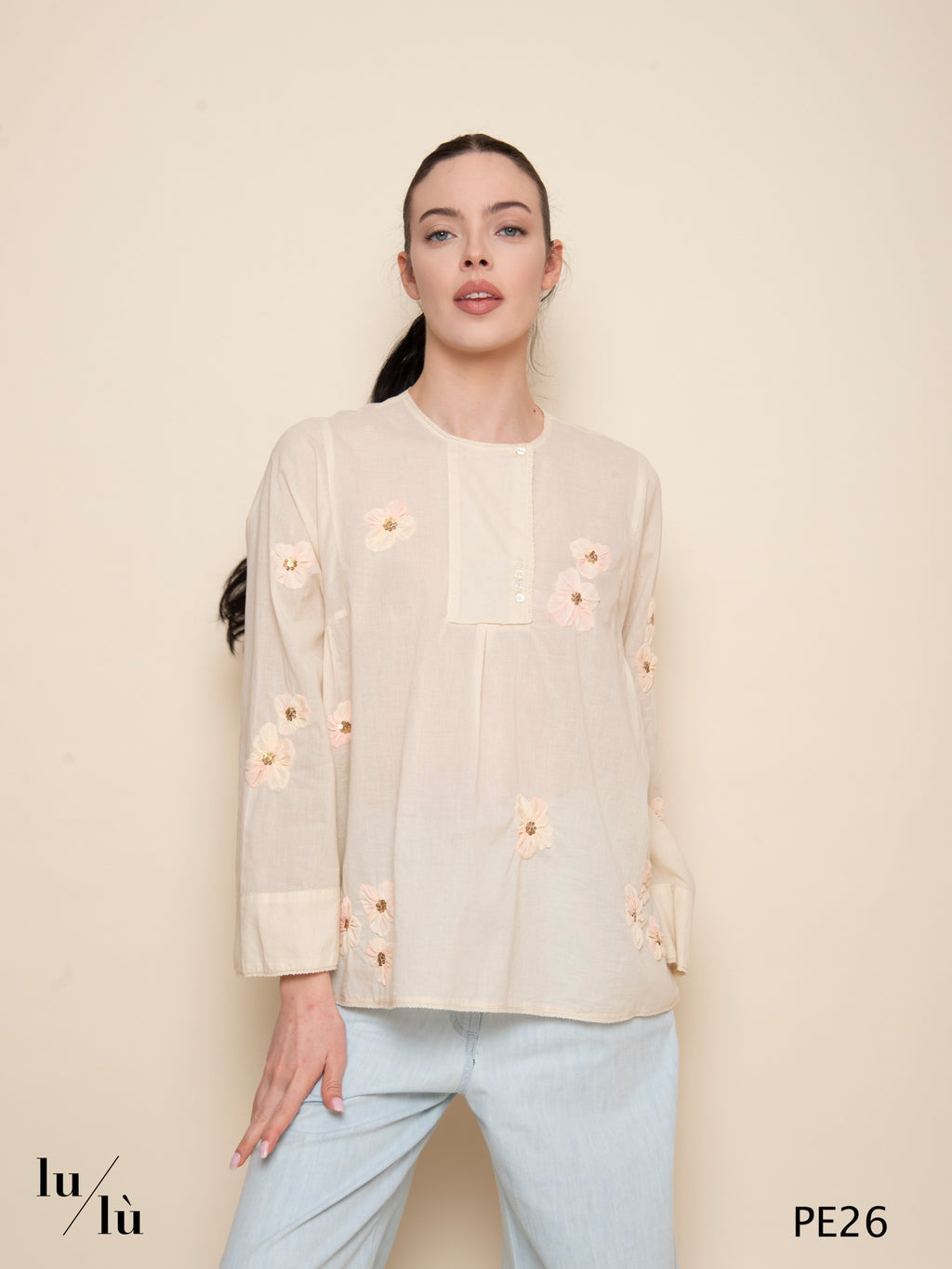 Topazio - Blusa romantica donna in mussola di cotone con fiori ricamati