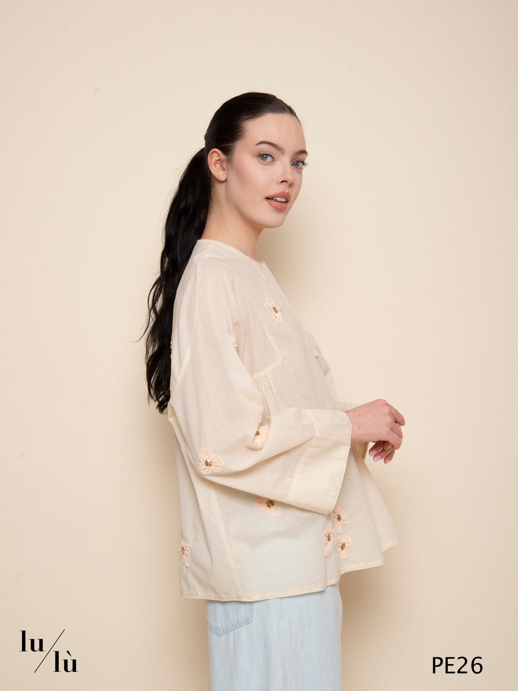 Topazio - Blusa romantica donna in mussola di cotone con fiori ricamati