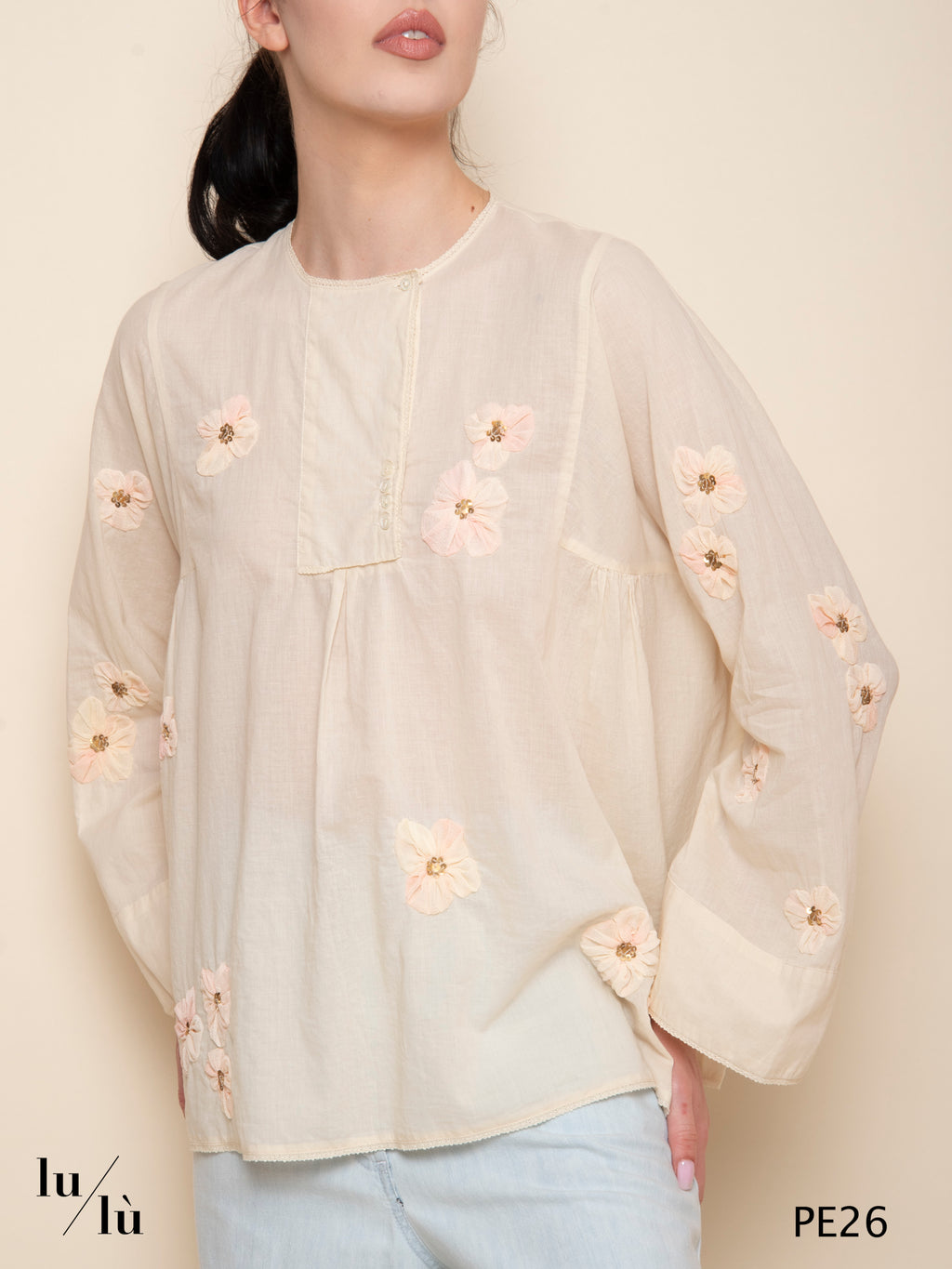 Topazio - Blusa romantica donna in mussola di cotone con fiori ricamati