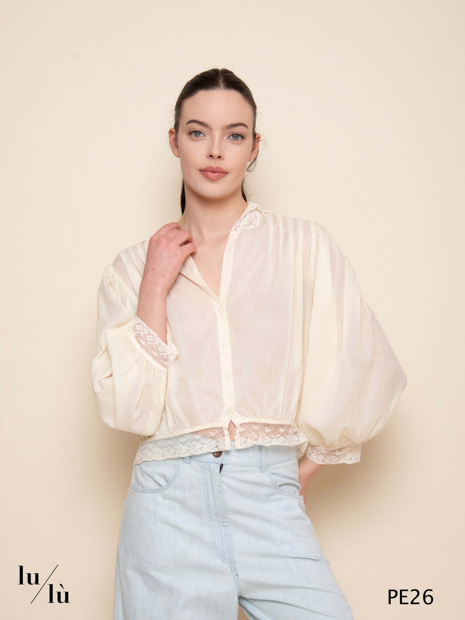 Corallo - Camicia romantica in mussola di cotone con pizzo antico