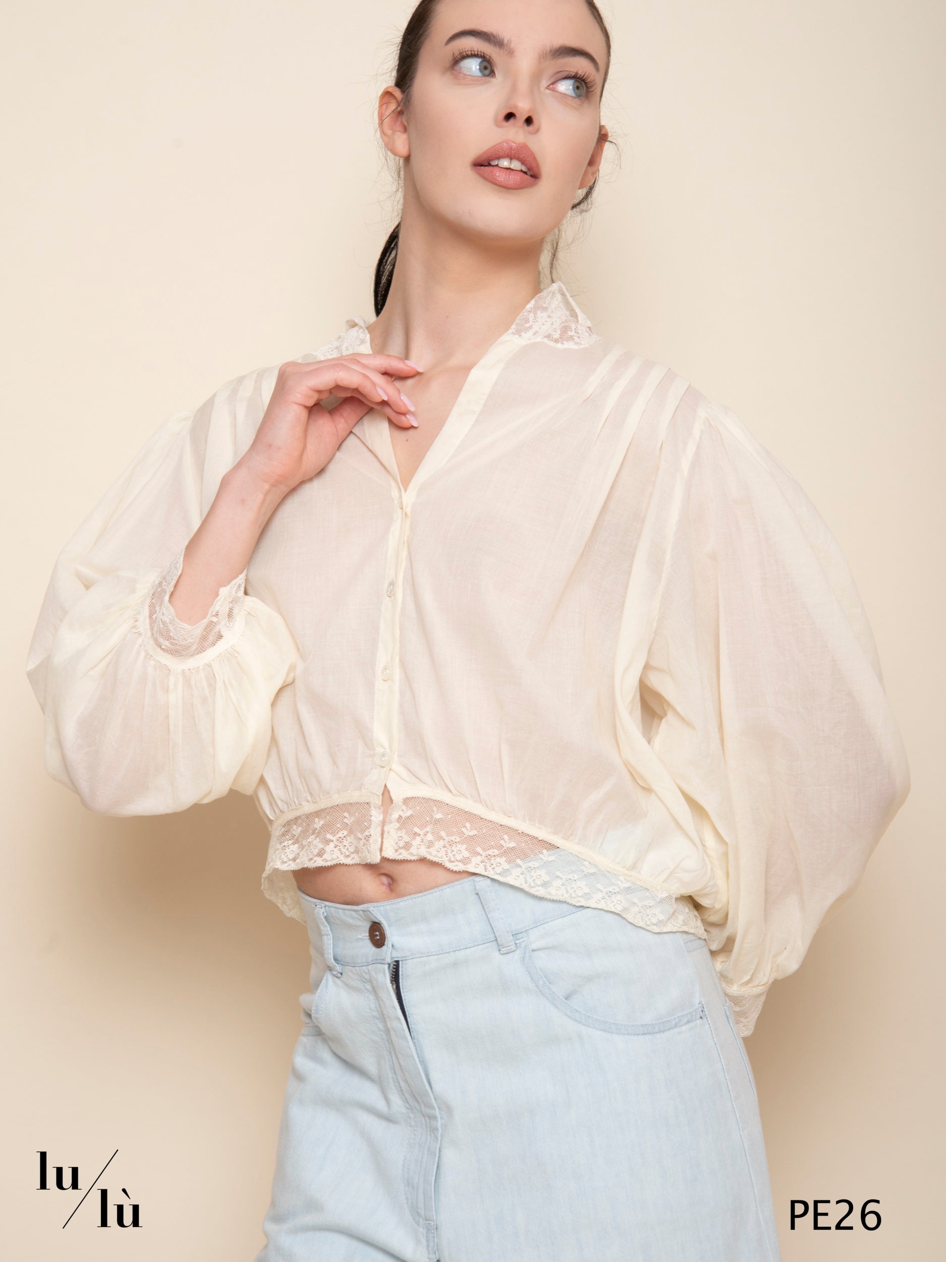 Corallo - Camicia romantica in mussola di cotone con pizzo antico