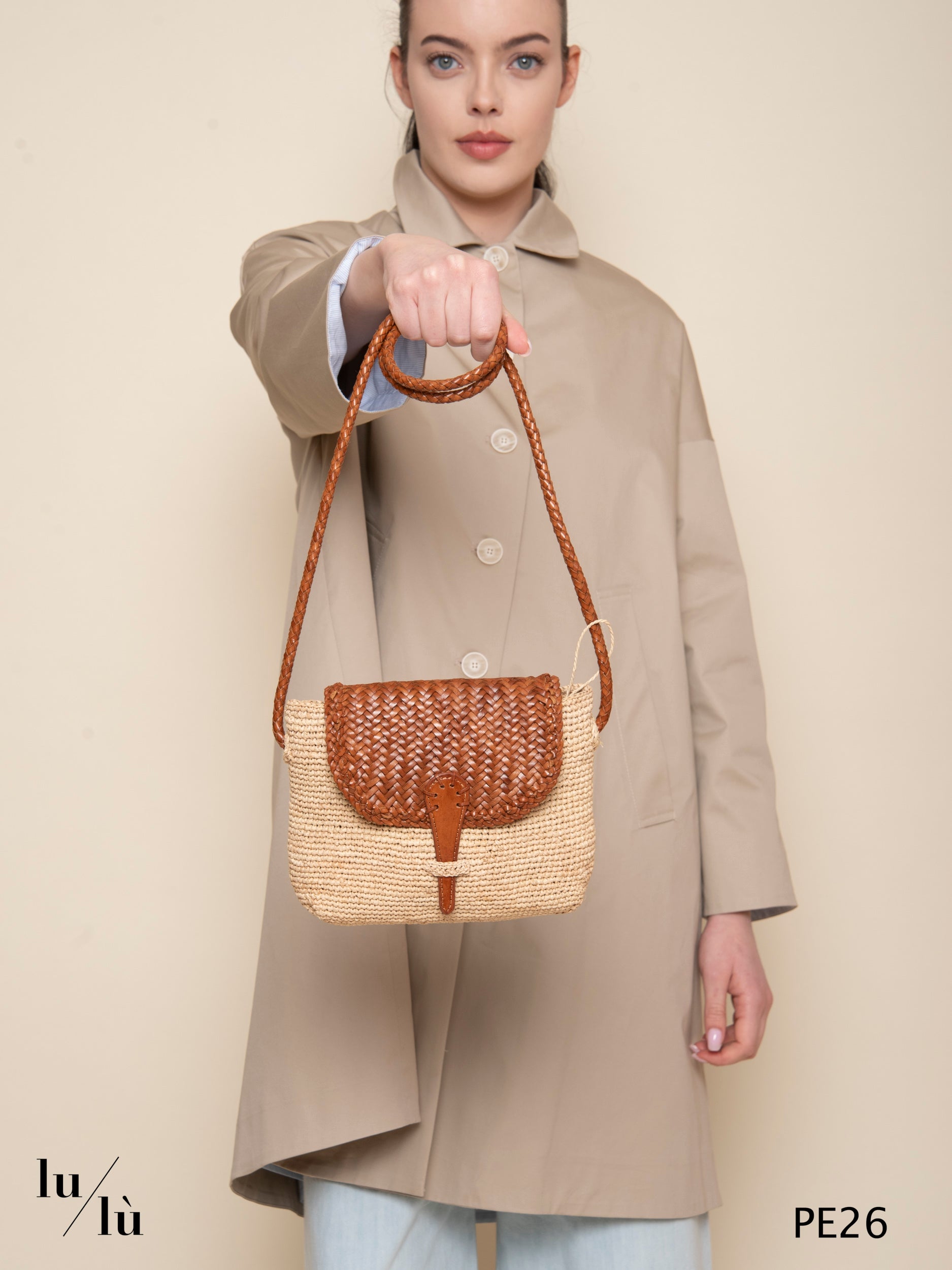 Fuego Cognac - Borsa a tracolla in rafia naturale con pelle intrecciata