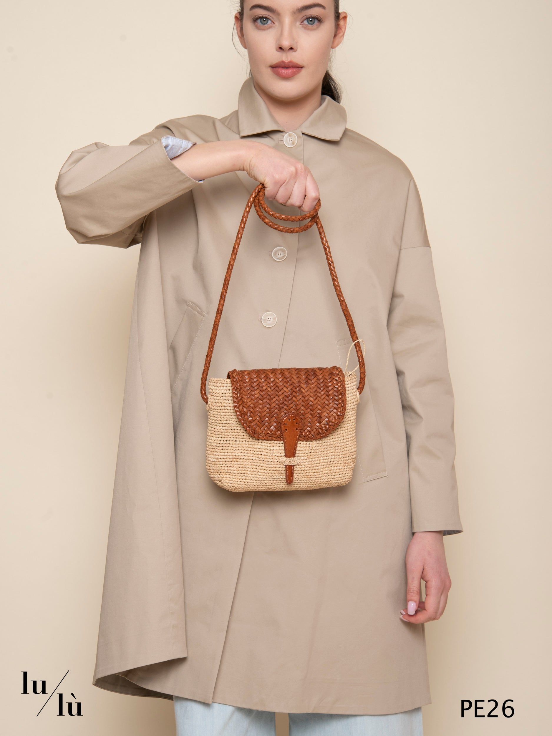 Fuego Cognac - Borsa a tracolla in rafia naturale con pelle intrecciata