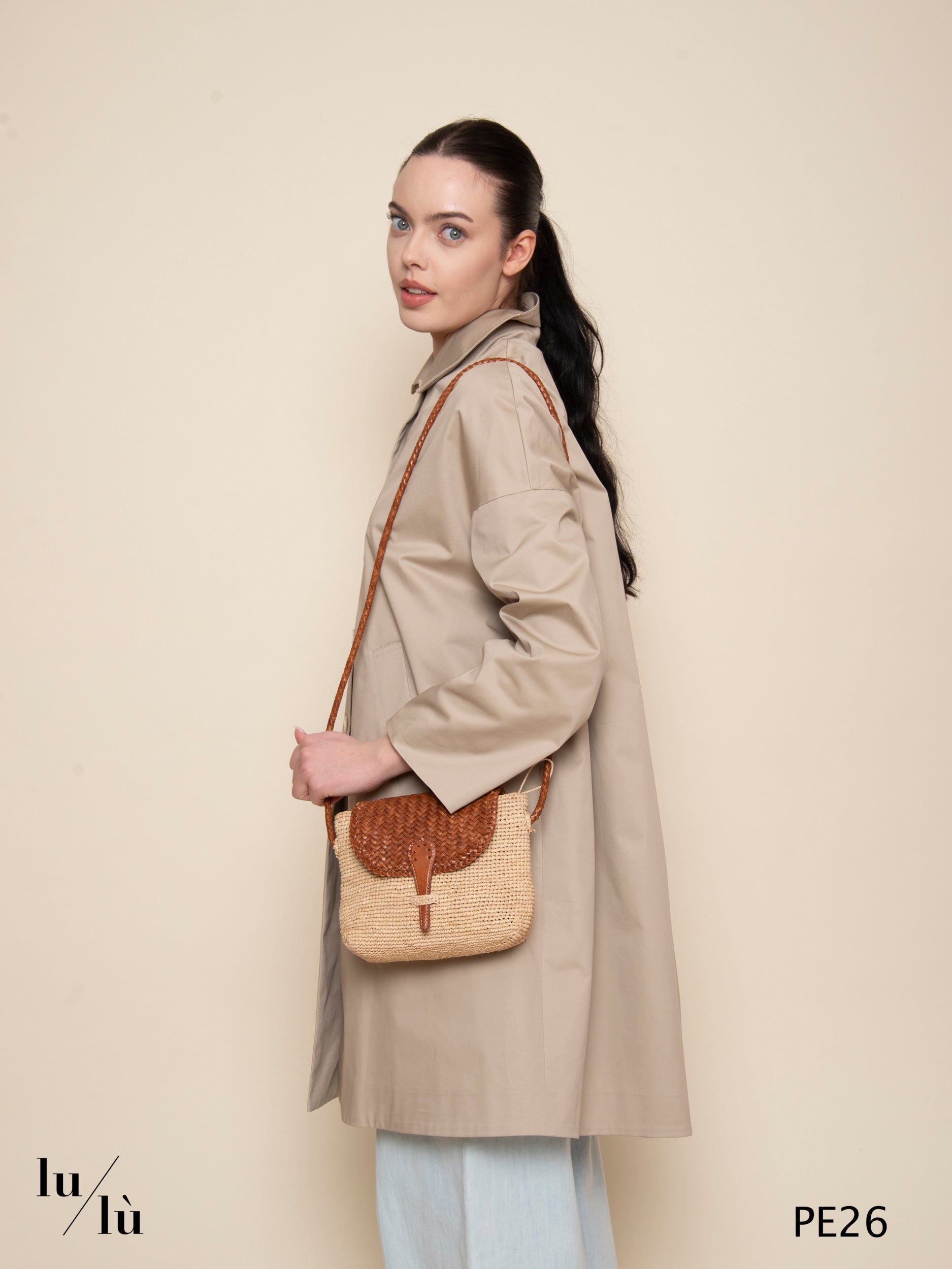 Fuego Cognac - Borsa a tracolla in rafia naturale con pelle intrecciata