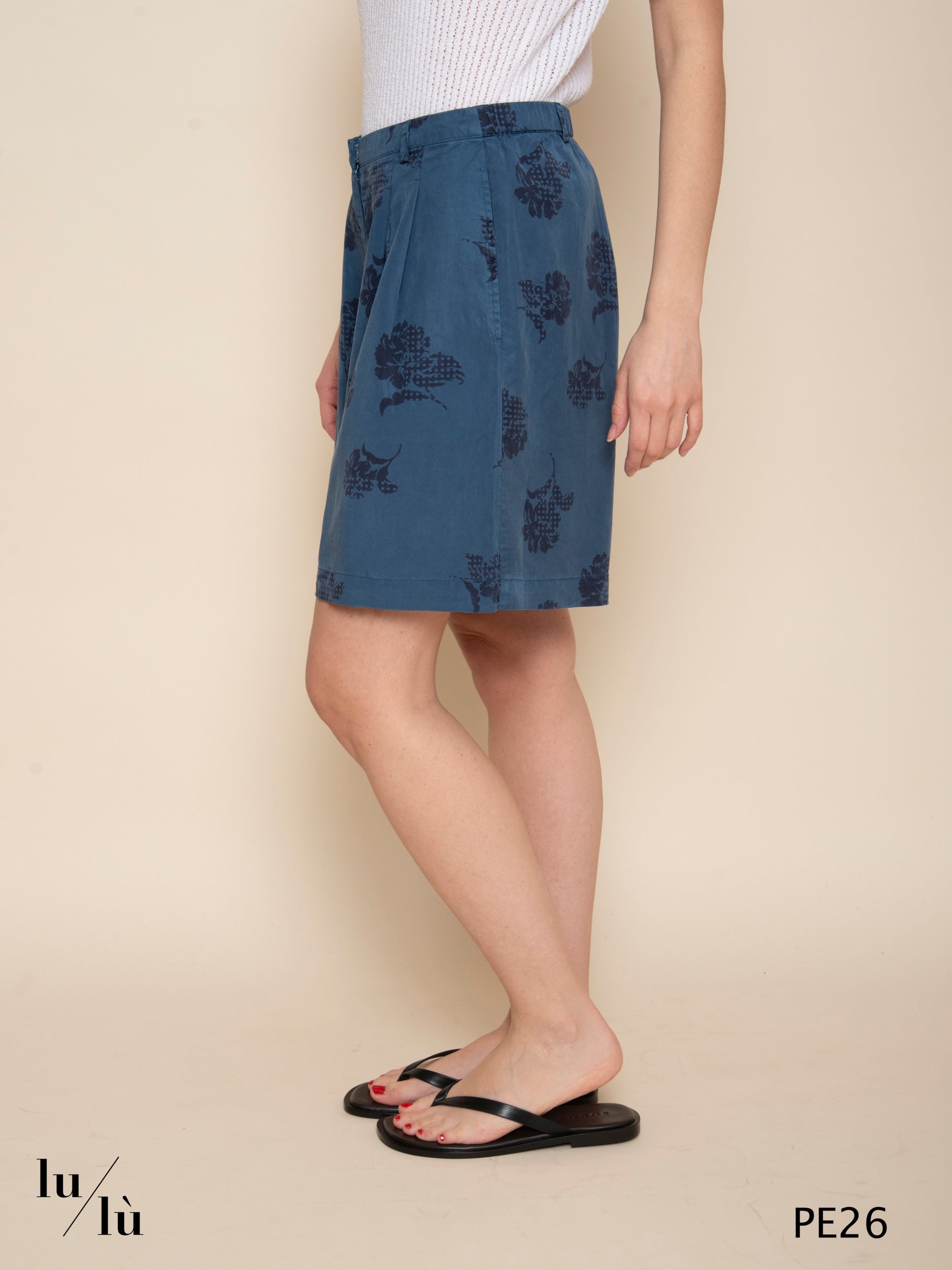 Aino - Bermuda in Tencel stampato vita alta con pinces