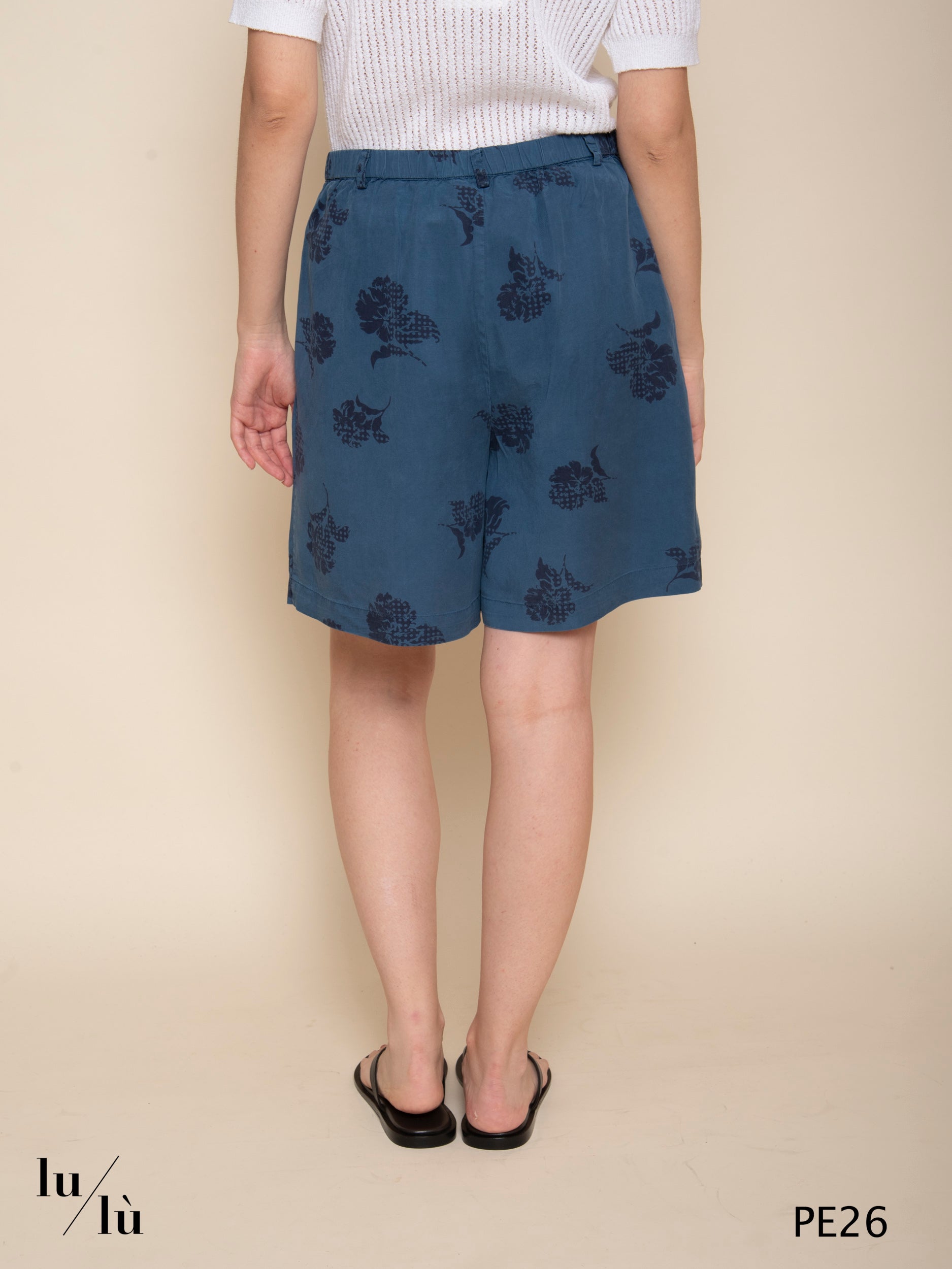 Aino - Bermuda in Tencel stampato vita alta con pinces