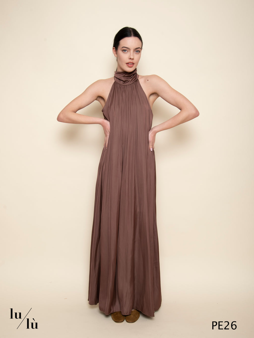 Thao - Abito lungo con scollo all’americana