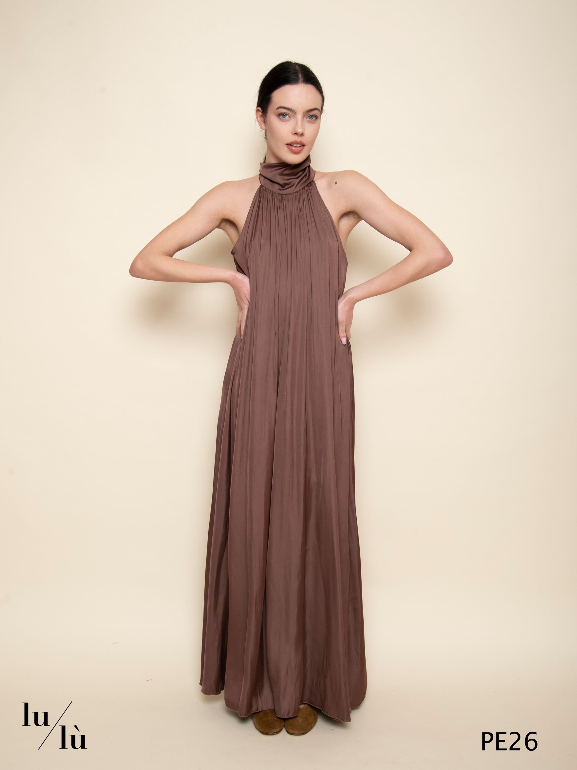 Thao - Abito lungo con scollo all’americana