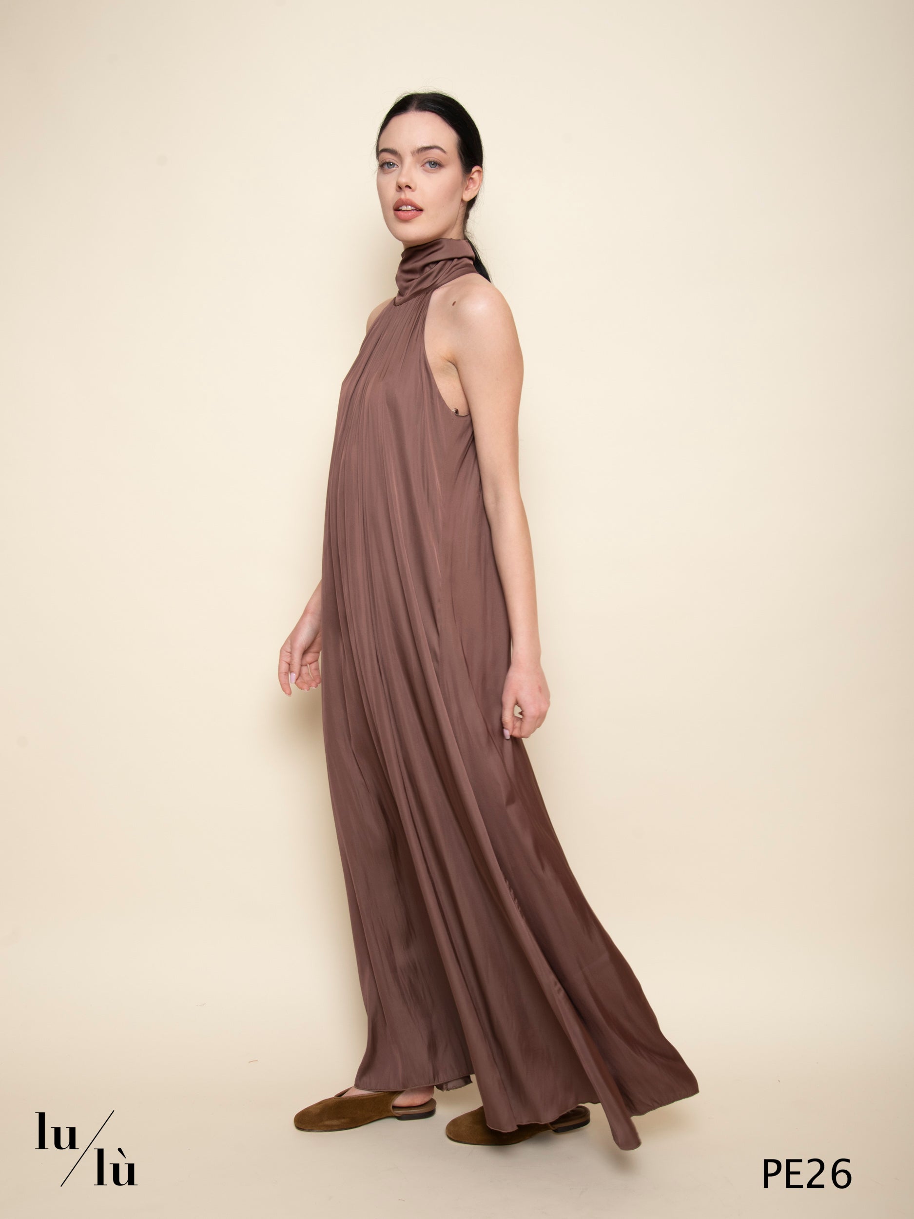 Thao - Abito lungo con scollo all’americana