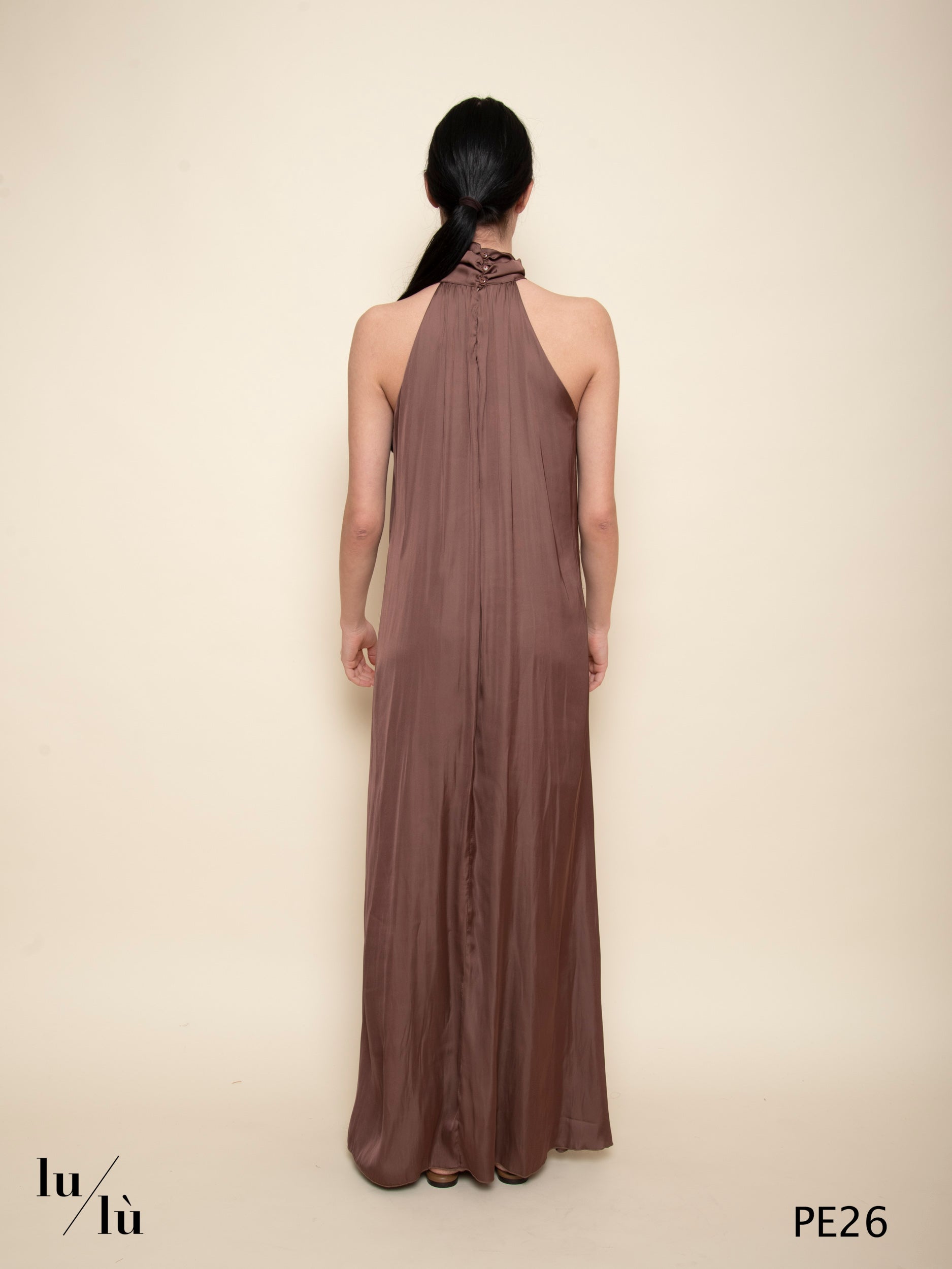Thao - Abito lungo con scollo all’americana