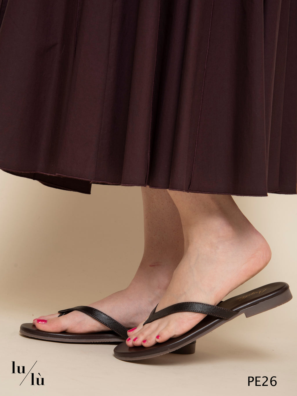 Aroha Dark Brown- Infradito in pelle minimal