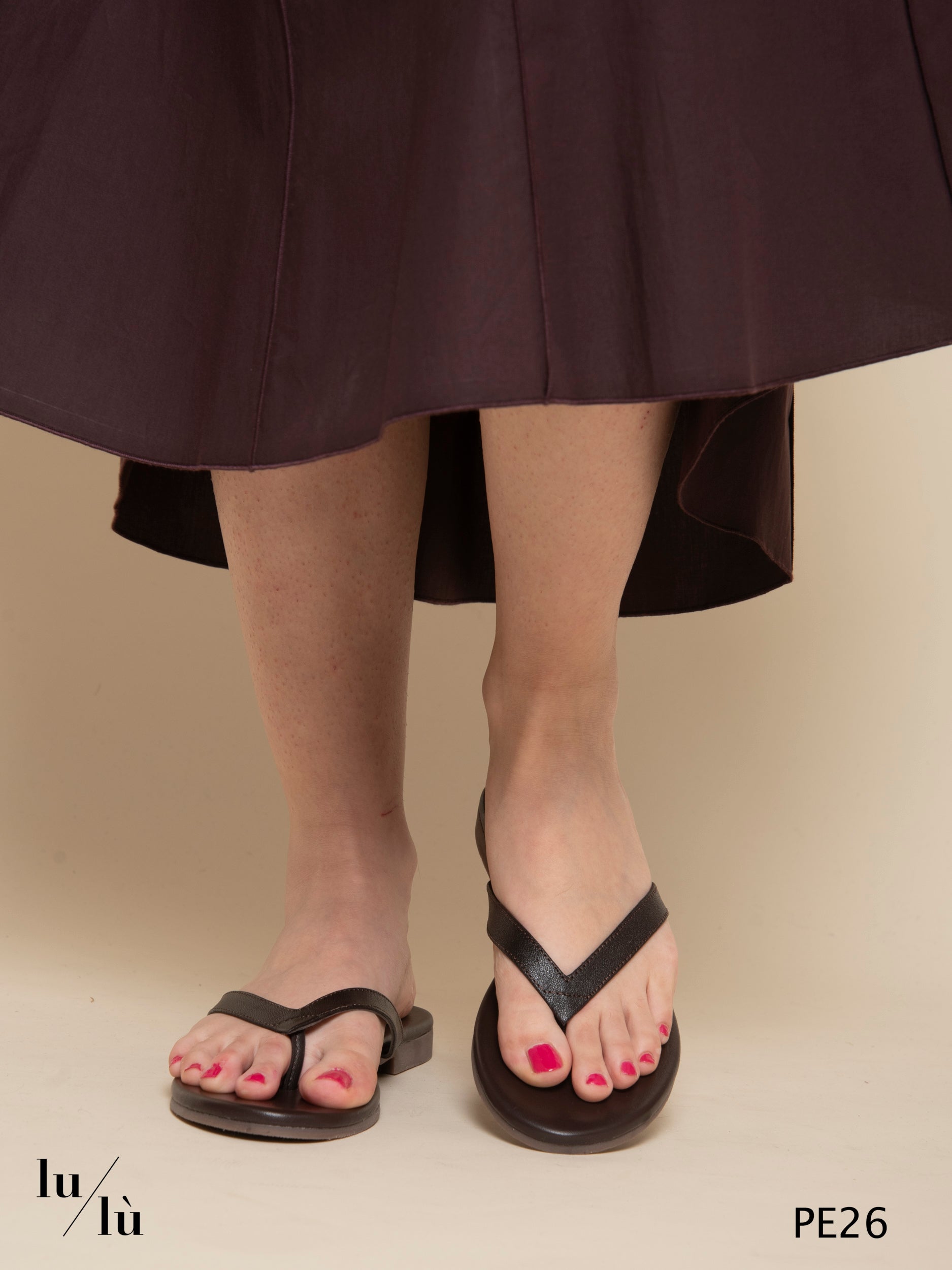 Aroha Dark Brown- Infradito in pelle minimal